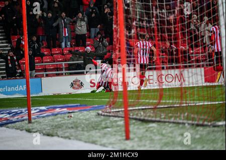 Sunderland AFC Forward Amad Diallo (16) feiert die Eröffnung der EFL-Meisterschaft gegen West Bromwich Albion. Stockfoto