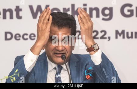 Mumbai, Indien. 12.. Dezember 2022. MUMBAI, INDIEN - DEZEMBER 12: Indiens G-20 Sherpa Amitabh Kant spricht am 12. Dezember 2022 im Jio Centre, BKC, in Mumbai, Indien, auf einer Pressekonferenz. G20 Sherpa Amitabh Kant sagte am Montag, vor der ersten Sitzung der Entwicklungsarbeitsgruppe am 13-16. Dezember in Mumbai, dass Indien der G20-Präsidentschaft Gelegenheit gegeben hat, die Tagesordnung festzulegen, anstatt sich an die von anderen Nationen festgelegten zu halten. (Foto: Satish Bate/Hindustan Times/Sipa USA) Guthaben: SIPA USA/Alamy Live News Stockfoto