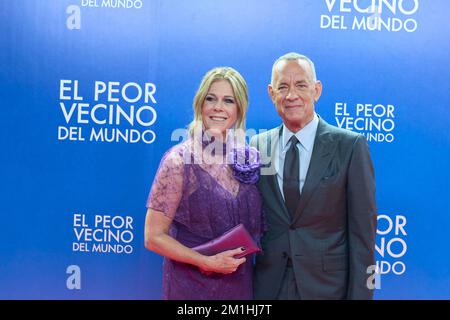 12. Dezember 2022, Madrid, Spanien: TOM HANKS, mit Frau RITA WILSON, nimmt an der Premiere „A man Called Otto“ im Capitol Cinema Teil. (Kreditbild: © Jack Abuin/ZUMA Press Wire) Stockfoto