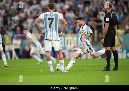 Lusail, Katar. 9.. Dezember 2022. Lionel Messi (10) aus Argentinien während des Viertelfinalspiels der FIFA-Weltmeisterschaft Katar 2022 zwischen den Niederlanden und Argentinien im Lusail Stadium in Lusail, Katar, 9. Dezember 2022. Kredit: FAR EAST PRESS/AFLO/Alamy Live News Stockfoto