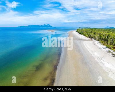 Blick auf die Sandbänke am Yong Ling Beach, hat Yong Ling und hat San in Trang, Thailand Stockfoto