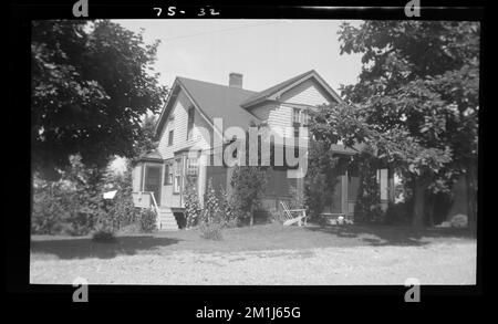 32 Crescent Rd , Houses. Needham Building Kollektion Stockfoto