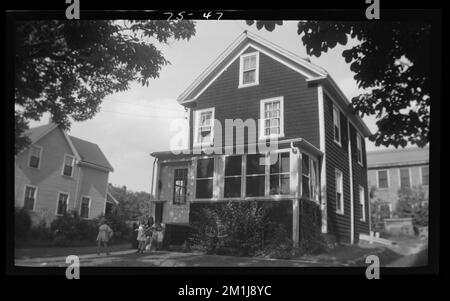 47 Crescent Rd , Houses. Needham Building Kollektion Stockfoto