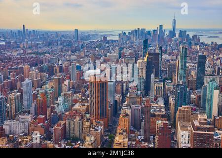 Blick auf New York City bei sanftem Licht und Blick auf Manhattan Stockfoto