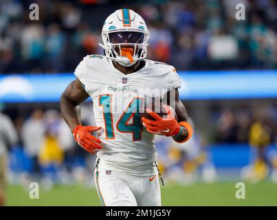 Inglewood, Kalifornien, USA. 11.. Dezember 2022. Der Miami Dolphins Wide Receiver Trent Sherfield (14) während des NFL Football-Spiels gegen die Los Angeles Chargers in Inglewood, Kalifornien. Obligatorischer Bildnachweis : Charles Baus/CSM/Alamy Live News Stockfoto