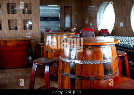 Mau Son Peak, Provinz lang Son, Vietnam - 15. November 2022: Szene eines Weinkellers auf dem Mau Son Peak in der Provinz lang Son, Vietnam Stockfoto