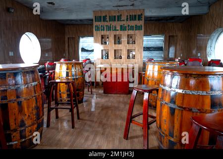 Mau Son Peak, Provinz lang Son, Vietnam - 15. November 2022: Szene eines Weinkellers auf dem Mau Son Peak in der Provinz lang Son, Vietnam Stockfoto