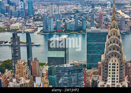 Blick über New York City mit Blick über Manhattan City und atemberaubenden Wolkenkratzern im Detail Stockfoto