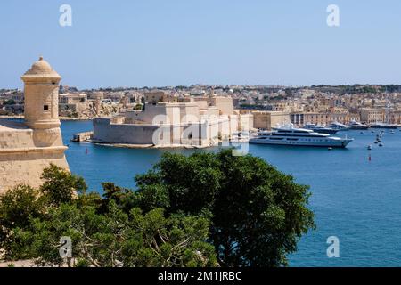 Blick auf Fort St. Angelo und der große Hafen von den Upper Barrakka Gardens - Valletta, Malta Stockfoto