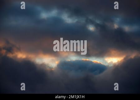 Stimmungsvoller Abendhimmel Textur Himmel zum alten Stockfoto