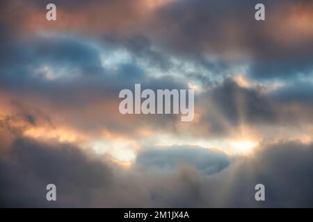 Stimmungsvoller Abendhimmel Textur Himmel zum alten Stockfoto