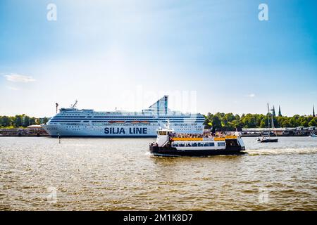 Helsinki, Finnland - 12. Juni 2022: Fähre Silja Line im Hafen von Helsinki. Stockfoto