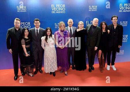 Madrid, Spanien. 12.. Dezember 2022. Tom Hanks, Truman Hanks, Rita Wilson, Mariana Trevino, Marc Forster besucht die Premiere von „El peor Vecino del mundo (Ein Mann namens Otto)“ im Capitol Cinema in Madrid, Spanien (Foto von Carlos Dafonte/NurPhoto) Kredit: NurPhoto/Alamy Live News Stockfoto