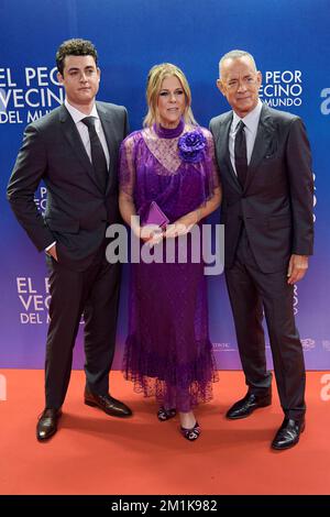 Madrid, Spanien. 12.. Dezember 2022. Truman Hanks, Rita Wilson, Tom Hanks besucht die Premiere „El peor vecino del mundo“ (Ein Mann namens Otto) im Capitol Cinema in Madrid, Spanien (Foto von Carlos Dafonte/NurPhoto). Kredit: NurPhoto/Alamy Live News Stockfoto