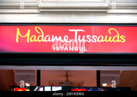 ISTANBUL - 05. JANUAR: Schild von Madame Tussauds Wachsfigurenkabinett in Istanbul am 05. Januar. 2021 in der Türkei Stockfoto