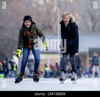 DOORN - Niederlande, 13/12/2022, Eisspaß auf natürlichem Eis. Der Doornsche IJsclub war einer der ersten, der die Eislaufbahn für Skater öffnete. ANP ROBIN VAN LONKHUIJSEN niederlande raus - belgien raus Stockfoto