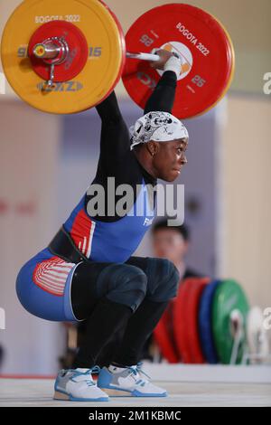 Bogota, Kolumbien. 12.. Dezember 2022. Marie Josephe Fegue aus Frankreich nimmt an der Frauenmeisterschaft 71kg bei der 2022. Gewichtheben-Weltmeisterschaft in Bogota, Kolumbien, am 12. Dezember 2022 Teil. Kredit: Wang Tiancong/Xinhua/Alamy Live News Stockfoto