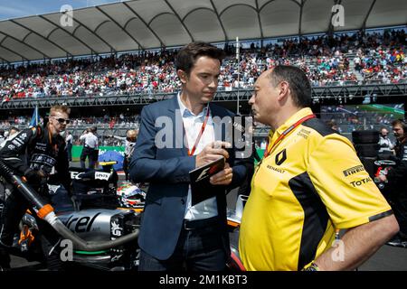 SENECAL thomas (fr) Chefredakteur Canal+ Ambiance Portrait VASSEUR Frederic (Fra) Racing Regisseur Renault Sport Racing F1 Team Ambiance Portrait Grill de Depart Startraster während der Formel-1-Weltmeisterschaft 2016, Mexico Grand Prix vom 27. Bis 30. oktober in Mexiko - Photo Frederic Le Floc'h / DPPI Stockfoto