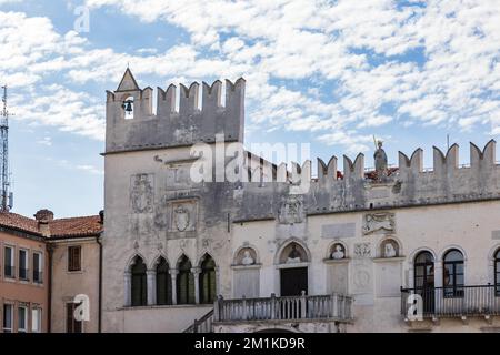 Prätorianpalast am Tito-Platz im Herzen der Altstadt von Koper Stockfoto