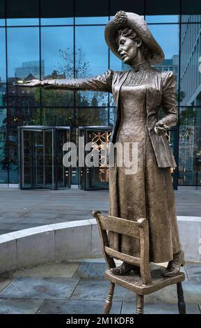 Statue von Emmeline Pankhurst von Hazel Reeves auf St. Peter's Square Manchester, Großbritannien Stockfoto