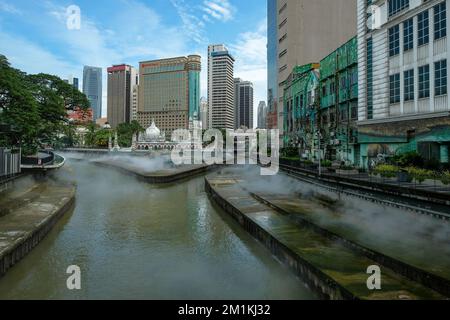 Kuala Lumpur, Malaysia - Oktober 2022: Die Jamek-Moschee befindet sich am Zusammenfluss von Klang und Gombak am 27. Oktober 2022 in Malaysia. Stockfoto