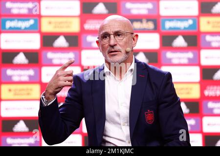 Madrid, Spanien - 12/12/2022, Luis de la Fuente während seiner Präsentation als neuer Cheftrainer der spanischen Fußballmannschaft am 12. dezember 2022 in Ciudad del Futbol in Las Rozas, Madrid, Spanien - Foto: Oscar J Barroso/DPPI/LiveMedia Stockfoto