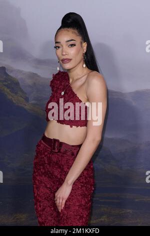 London, Vereinigtes Königreich 12. Dezember, 2022 . Cassie Clare wurde bei der Weltpremiere von „The Witcher: Blood Origin“ in der BFI Southbank fotografiert. Stockfoto