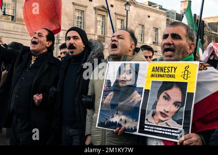 Iraner in London protestieren gegen die Islamische Republik im Iran und unterstützen den Aufstand der Frauenrevolution vom 19. November 2022. Stockfoto