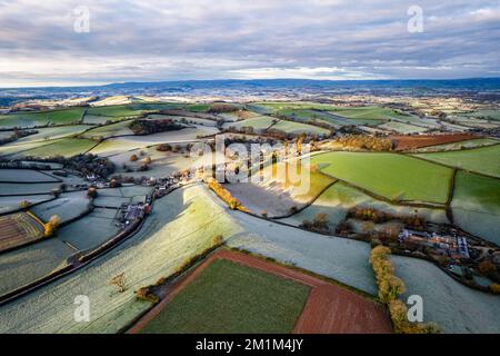 Frostige Felder und Farmen von einer Drohne, Torquay, Torbay, Devon, England, Europa Stockfoto