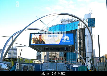 Paramount Tom Cruise Maverick elektronische Werbung am Old Street Roundabout (Silicon Roundabout) in Shoreditch East London UK KATHY DEWITT Stockfoto