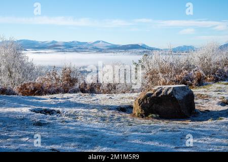 Ein winterlicher Blick vom „The Beacon“ in Richtung Helvellyn, Penrith, Cumbria, Großbritannien Stockfoto