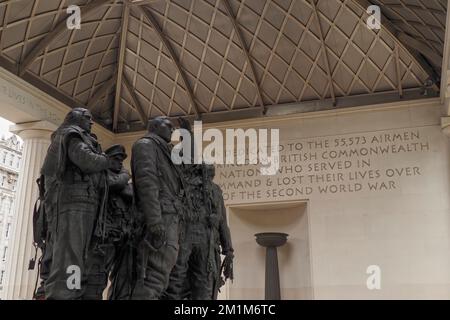 Bomber Command Memorial vom Bildhauer Philip Jackson, Green Park, London, England, Großbritannien Stockfoto