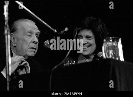 Jorge Luis Borges, argentinische Romanschriftstellerin, und Susan Sontag, amerikanische Essayistin, Schriftstellerin und Philosoph, Buenos Aires, Argentinien Stockfoto