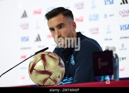 Doha, Katar - 12. Dezember 2022, Nicolas Tagliafico aus Argentinien antwortet den Medien auf einer Pressekonferenz im Qatar National Convention Center QNCC während der FIFA-Weltmeisterschaft 2022 am 12. Dezember 2022 in Doha, Katar - Foto Jean Catuffe / DPPI Stockfoto