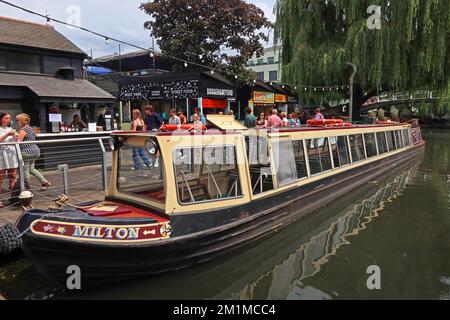 Milton Waterbus bei Camden Locks, Kanal, Boote und Markt, Lock Place, Camden, London, England, Großbritannien, NW1 8AF Stockfoto