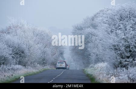 Harrogate, North Yorkshire, Großbritannien. 13.. Dezember 2022. Frostbäume in der Nähe von Harrogate, North Yorkshire. Kredit: John Eveson/Alamy Live News Stockfoto