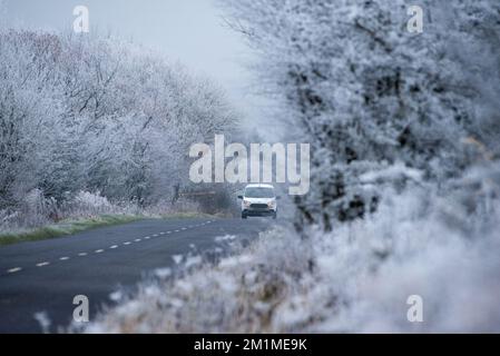 Harrogate, North Yorkshire, Großbritannien. 13.. Dezember 2022. Frostbäume in der Nähe von Harrogate, North Yorkshire. Kredit: John Eveson/Alamy Live News Stockfoto