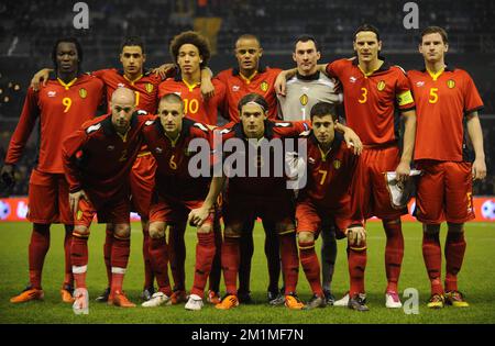 Belgische Team-Gruppe. Hinterste Reihe Romelu Lukaku, Nacer Chadli, Axel Witsel, Vincent Kompany, Torwart Silvio Proto, Daniel Van Buyten, Jan Vertonghen; erste Reihe, Laurent Ciman, Timmy Simons, Guillaume Gillet und Eden Hazard. Stockfoto