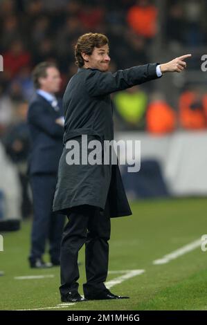 20111101 – GENK, BELGIEN: Chelsea Cheftrainer Andre Villas-Boas, gefilmt während des vierten Spiels der Champions League-Gruppenbühne, in der Gruppe E, zwischen KRC Genk und dem FC Chelsea, Dienstag, den 01. November 2011, in Genk, Belgien. BELGA FOTO YORICK JANSENS Stockfoto