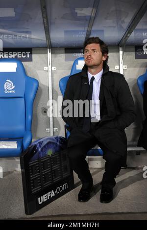 20111101 – GENK, BELGIEN: Chelsea Cheftrainer Andre Villas-Boas, gefilmt während des vierten Spiels der Champions League-Gruppenbühne, in der Gruppe E, zwischen KRC Genk und dem FC Chelsea, Dienstag, den 01. November 2011, in Genk, Belgien. BELGA FOTO YORICK JANSENS Stockfoto