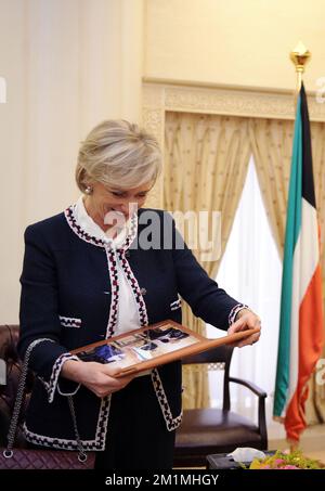 20111129 Uhr - KUWAIT, KUWAIT: Prinzessin Astrid von Belgien, Bild bei einem Besuch von Prinzessin Astrid von Belgien in Kuwait, Dienstag, den 29. November 2011. Prinzessin Astrid ist eine Sondervertreterin der Roll Back Malaria Partnership (RBM). BELGA FOTO-HANDOUT HERVE VERHOOSEL Stockfoto