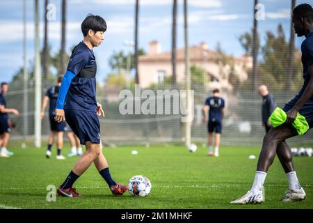 Hyunseok Hong von Gent wurde während eines Trainings im Wintertrainingslager der belgischen Fußballmannschaft KAA Gent in Oliva, Spanien, am Dienstag, den 13. Dezember 2022 gezeigt. BELGA FOTO LUC CLAESSEN Stockfoto