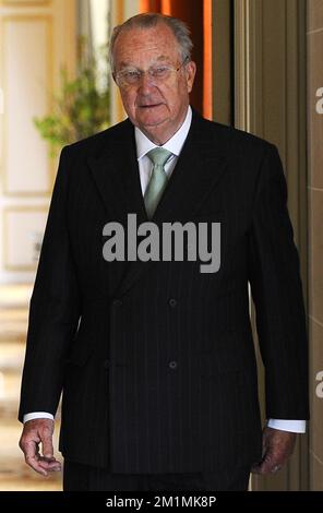 20120306 - BRÜSSEL, BELGIEN: König Albert II von Belgien, Foto nach dem Empfang des Präsidenten der Generalversammlung der Vereinten Nationen Nassir Abdulaziz Al-Nasser am Dienstag, den 06. März 2012, auf der Königlichen Burg in Laken/Laeken. BELGA FOTO BENOIT DOPPPAGNE Stockfoto