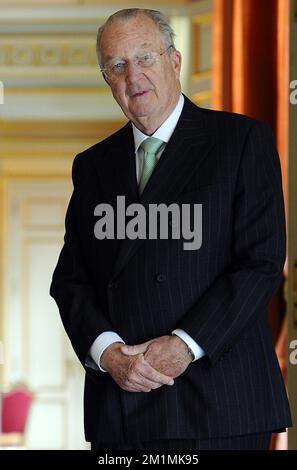 20120306 - BRÜSSEL, BELGIEN: König Albert II von Belgien, Foto nach dem Empfang des Präsidenten der Generalversammlung der Vereinten Nationen Nassir Abdulaziz Al-Nasser am Dienstag, den 06. März 2012, auf der Königlichen Burg in Laken/Laeken. BELGA FOTO BENOIT DOPPPAGNE Stockfoto