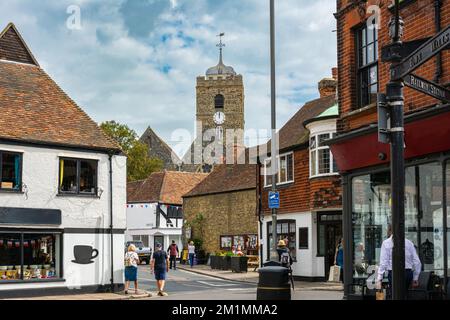 Sandwich,Kent,England,Vereinigtes Königreich - 30. August 2022 : Blick auf Häuser und den Uhrenturm in Sandwich Stockfoto