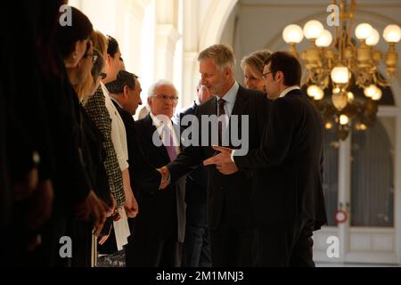 20120321 - BRÜSSEL, BELGIEN: Kronprinz Philippe von Belgien (C) trifft das Team für die Expo 2017 in Lüttich, Mittwoch, den 21. März 2012 in Brüssel. BELGA FOTO CHRISTOPHE LEGASSE Stockfoto