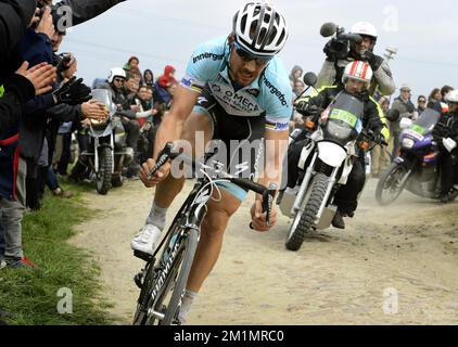 20120408 - ROUBAIX, FRANKREICH: Belgischer Tom Boonen vom Team Omega Pharma - Kurzstreckenfahrten während des eintägigen Radrennens Paris-Roubaix, 257,5 km von Paris nach Roubaix, Sonntag, den 08. April 2012 in Frankreich. BELGA FOTO BENOIT DOPPPAGNE Stockfoto