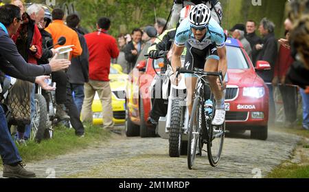 20120408 - ROUBAIX, FRANKREICH: Belgischer Tom Boonen vom Team Omega Pharma - Kurzstreckenfahrten während des eintägigen Radrennens Paris-Roubaix, 257,5 km von Paris nach Roubaix, Sonntag, den 08. April 2012 in Frankreich. BELGA FOTO BENOIT DOPPPAGNE Stockfoto