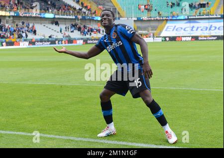 20120714 Uhr - BRÜGGE, BELGIEN: Joseph Akpala des Clubs feiert nach dem Sieg des freundlichen Fußballspiels Club Brügge gegen den deutschen Champion Borussia Dortmund am Samstag, den 14. Juli 2012, in Brügge. BELGA FOTO BRUNO FAHY Stockfoto