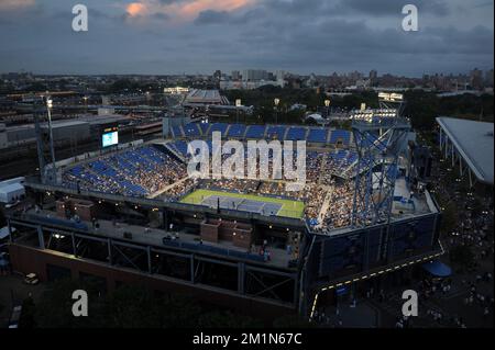 20120827 - NEW YORK, USA: Das Illustrationsbild zeigt das Louis Armstrong Stadium während des US Open Grand Slam Tennis Tournament, in Flushing Meadows, in New York City, USA, Montag, 27. August 2012. BELGA FOTO YORICK JANSENS Stockfoto